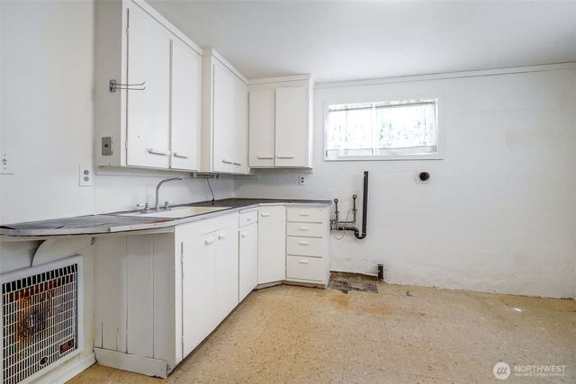 952 S Juniper Drive, Moses Lake, WA 98837