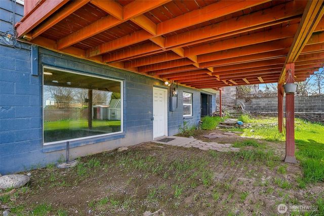 952 S Juniper Drive, Moses Lake, WA 98837