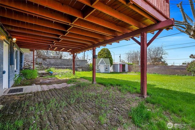 952 S Juniper Drive, Moses Lake, WA 98837