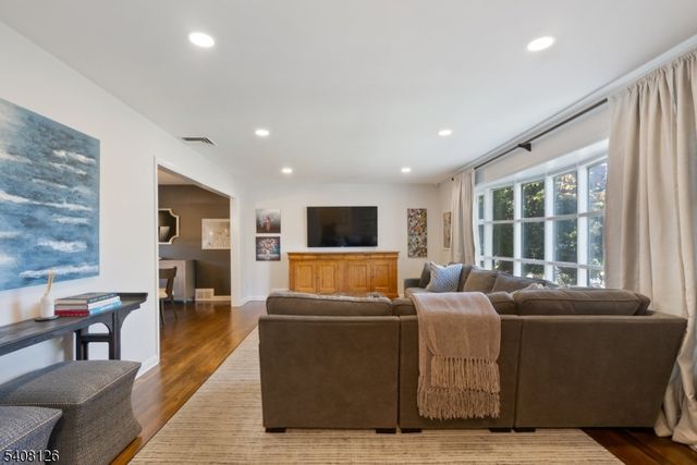 44 Rumson Rd, Livingston Twp., NJ 07039