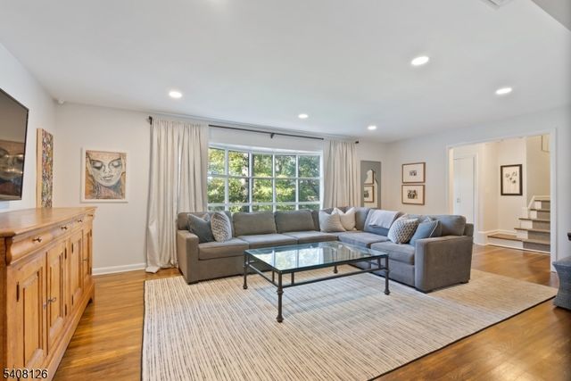 44 Rumson Rd, Livingston Twp., NJ 07039