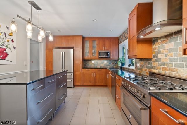 44 Rumson Rd, Livingston Twp., NJ 07039