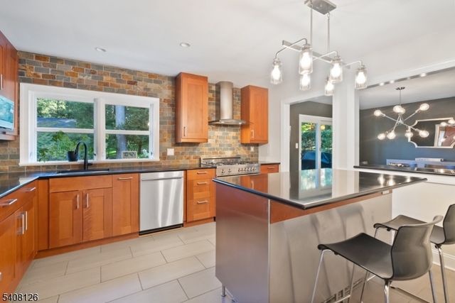 44 Rumson Rd, Livingston Twp., NJ 07039