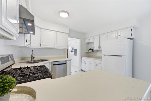 1717 S 5th Place, St. Charles, IL 60174