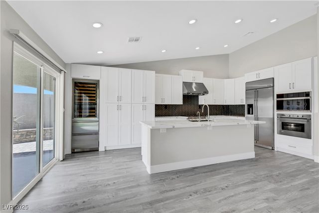 7379 Majestic Bluff Place, Las Vegas, NV 89113