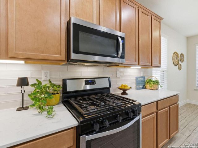 10823 Lone Ranger, San Antonio, TX 78254