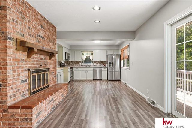 618 S 126th Street, Omaha, NE 68154