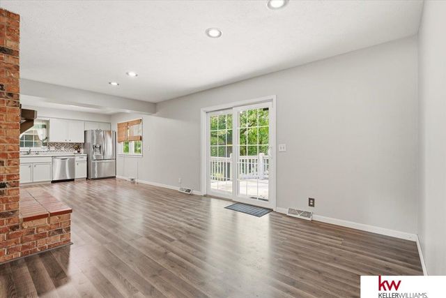 618 S 126th Street, Omaha, NE 68154