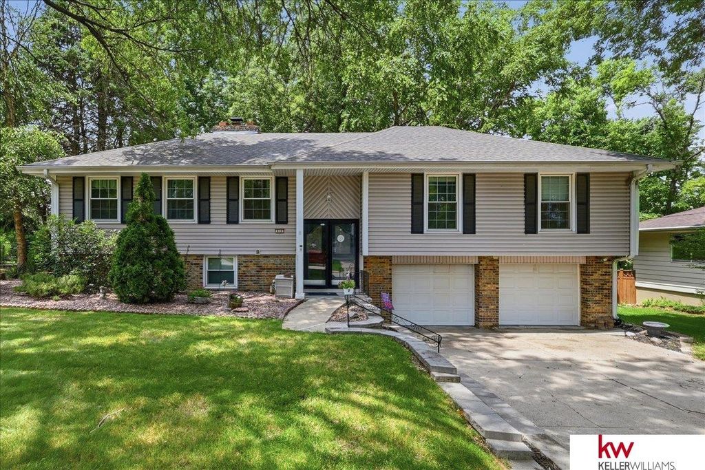 618 S 126th Street, Omaha, NE 68154