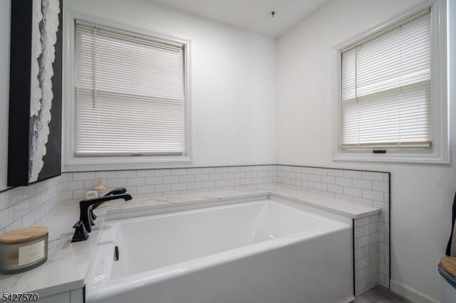 44 Venetian Dr, Jefferson Twp., NJ 07849