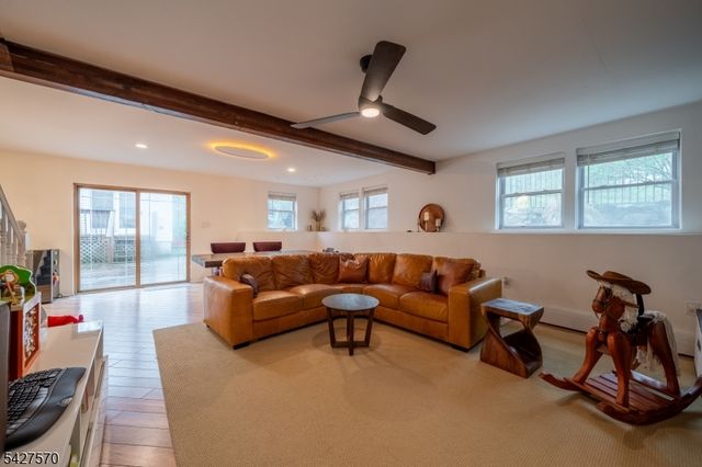 44 Venetian Dr, Jefferson Twp., NJ 07849
