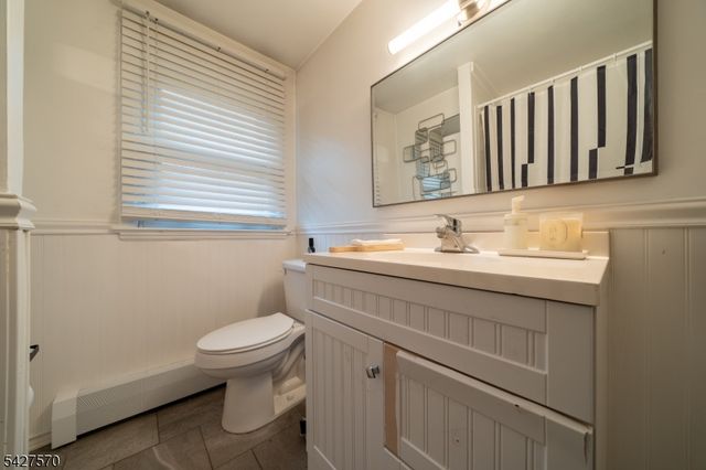 44 Venetian Dr, Jefferson Twp., NJ 07849