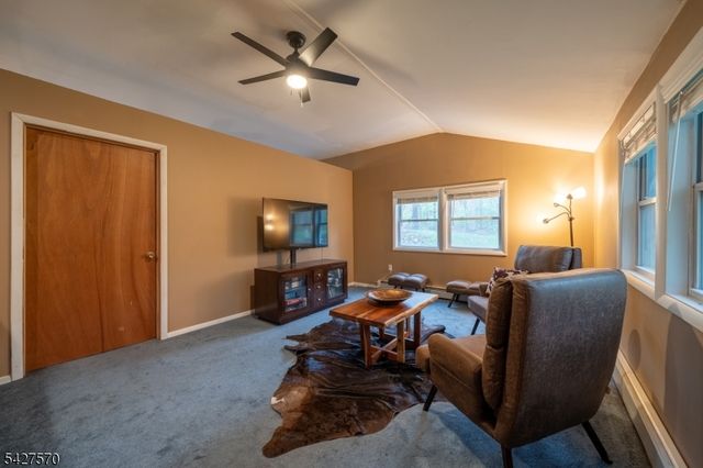 44 Venetian Dr, Jefferson Twp., NJ 07849