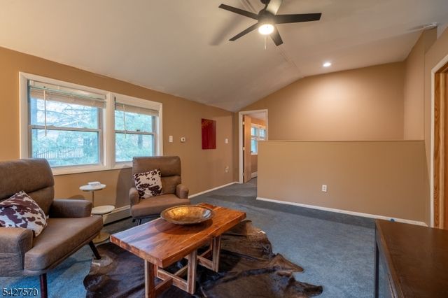 44 Venetian Dr, Jefferson Twp., NJ 07849