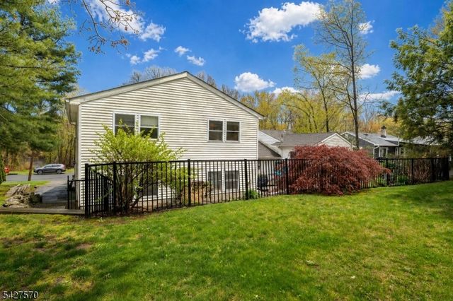 44 Venetian Dr, Jefferson Twp., NJ 07849