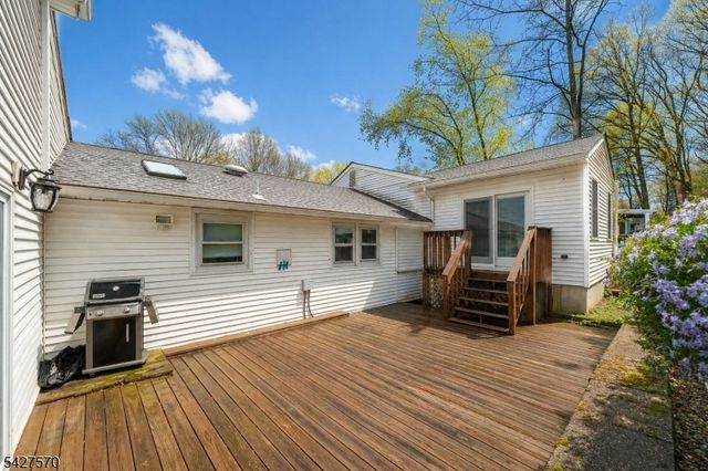 44 Venetian Dr, Jefferson Twp., NJ 07849