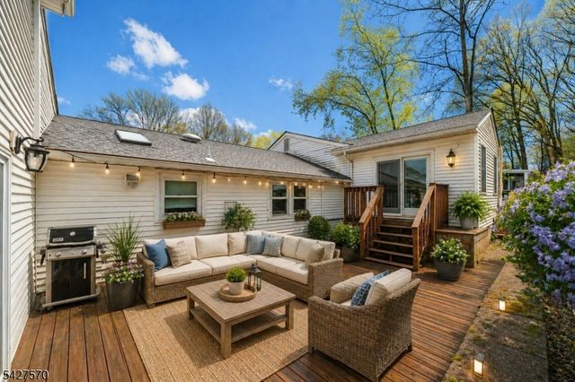 44 Venetian Dr, Jefferson Twp., NJ 07849