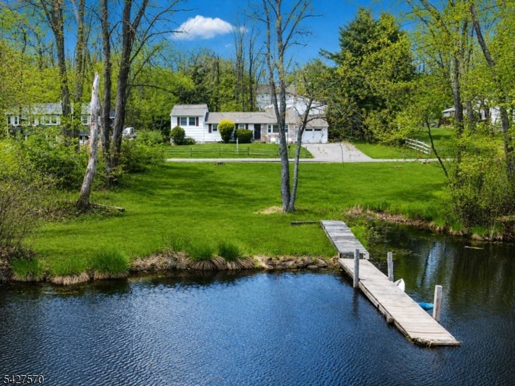 44 Venetian Dr, Jefferson Twp., NJ 07849