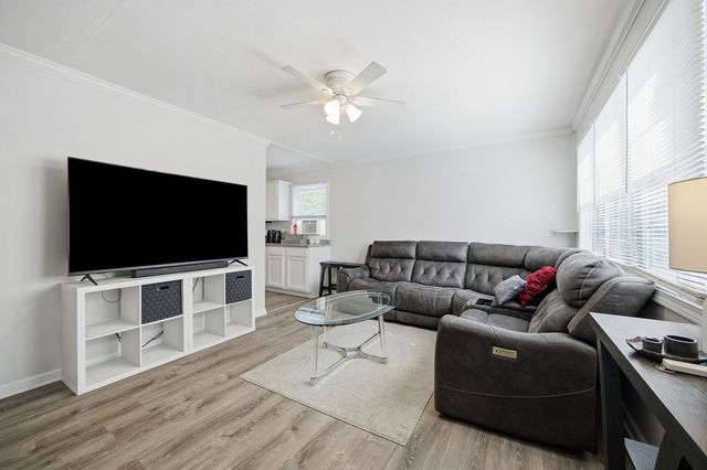 211 S Hammes Avenue, Joliet, IL 60436