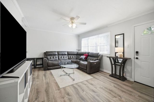 211 S Hammes Avenue, Joliet, IL 60436