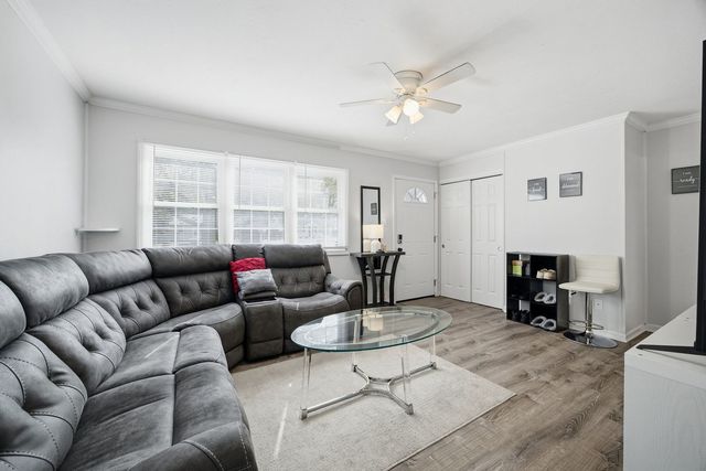 211 S Hammes Avenue, Joliet, IL 60436