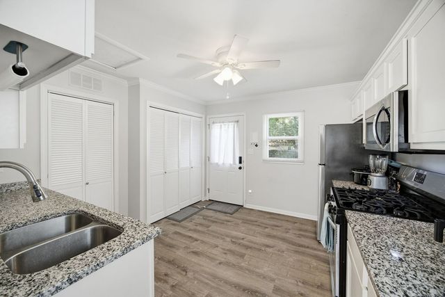211 S Hammes Avenue, Joliet, IL 60436