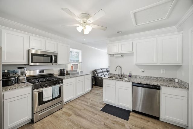 211 S Hammes Avenue, Joliet, IL 60436
