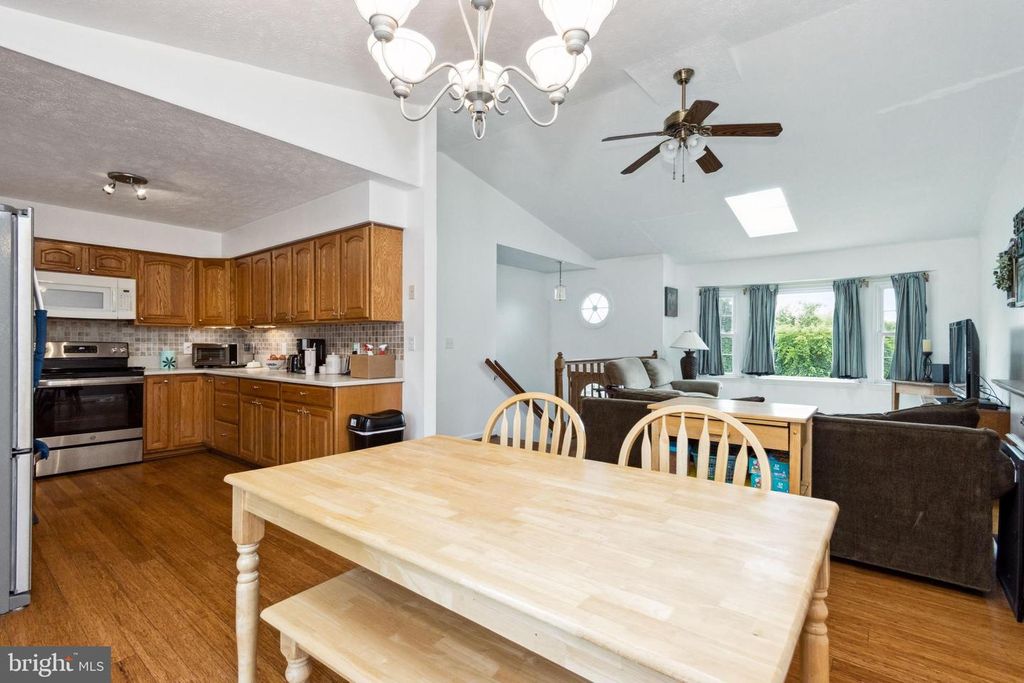 8126 BOTHA RD, Warrenton, VA 20186