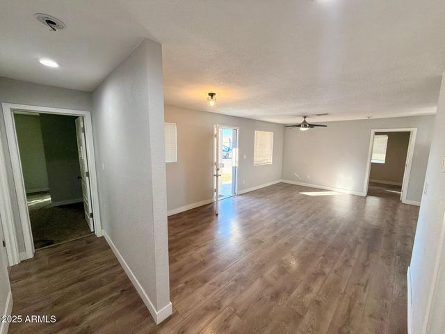 2002 E SAINT ANNE Avenue, Phoenix, AZ 85042