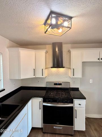 2002 E SAINT ANNE Avenue, Phoenix, AZ 85042