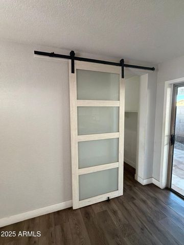 2002 E SAINT ANNE Avenue, Phoenix, AZ 85042