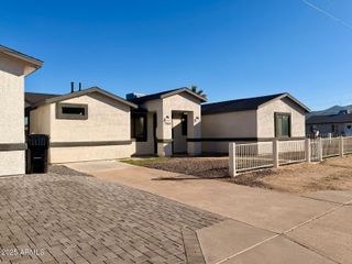 2002 E SAINT ANNE Avenue, Phoenix, AZ 85042