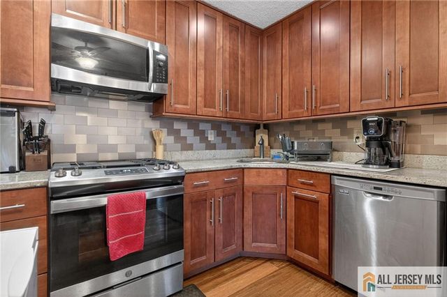 96 Crabapple Lane 298, Franklin Park, NJ 08823