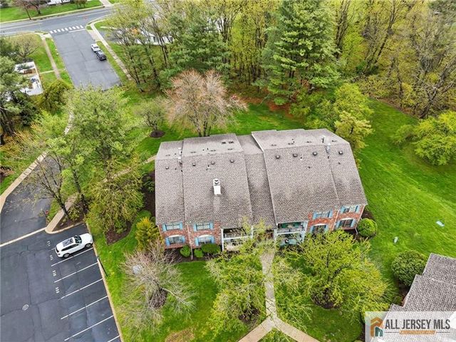 96 Crabapple Lane 298, Franklin Park, NJ 08823