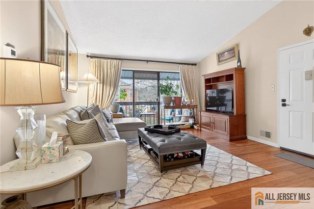 96 Crabapple Lane 298, Franklin Park, NJ 08823