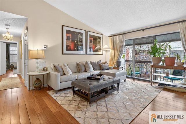 96 Crabapple Lane 298, Franklin Park, NJ 08823