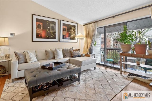 96 Crabapple Lane 298, Franklin Park, NJ 08823