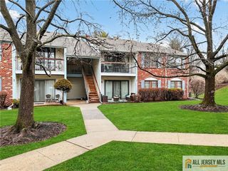 96 Crabapple Lane 298, Franklin Park, NJ 08823