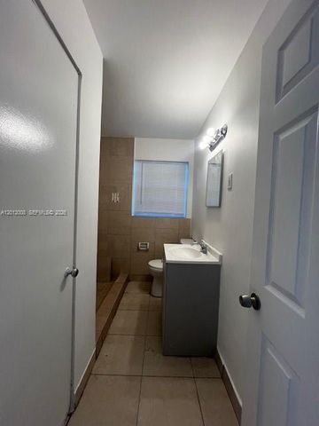 4548 SW 33rd Ave M, Dania Beach, FL 33312