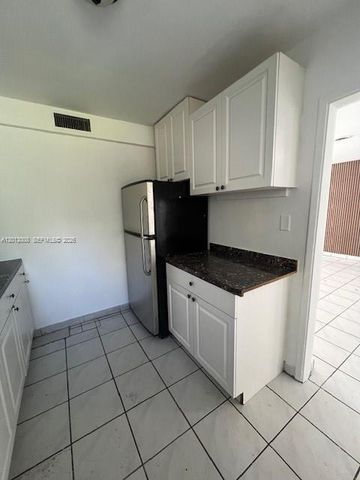 4548 SW 33rd Ave M, Dania Beach, FL 33312