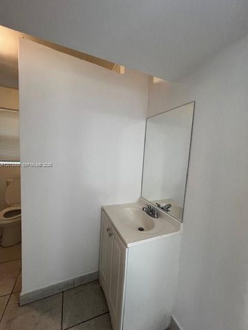 4548 SW 33rd Ave M, Dania Beach, FL 33312