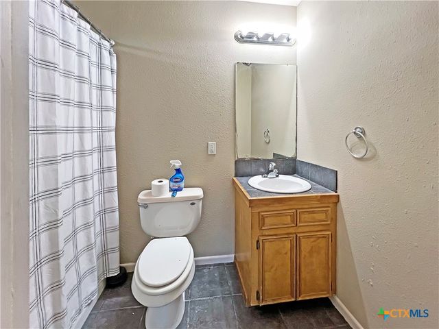708 Ridgemont Lane, Gonzales, TX 78629