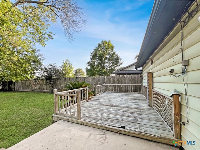 708 Ridgemont Lane, Gonzales, TX 78629