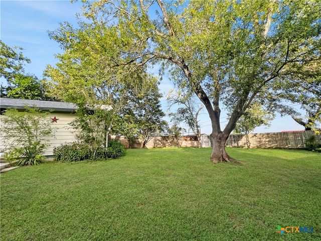 708 Ridgemont Lane, Gonzales, TX 78629
