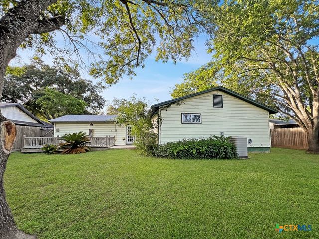 708 Ridgemont Lane, Gonzales, TX 78629