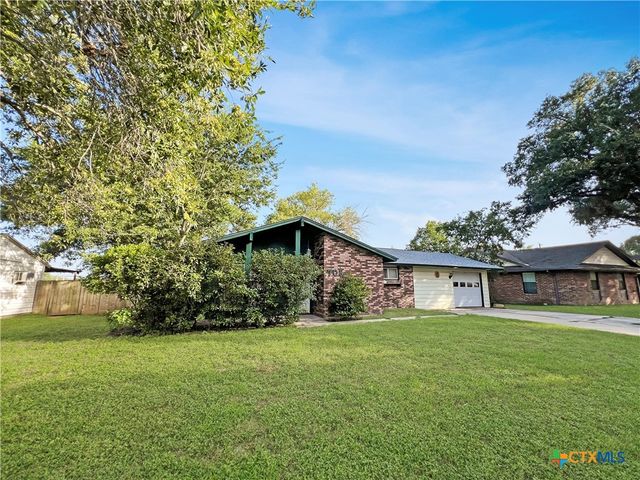 708 Ridgemont Lane, Gonzales, TX 78629