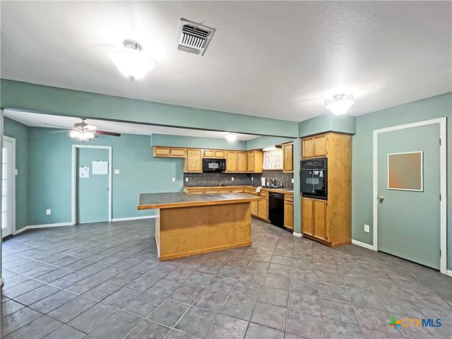 708 Ridgemont Lane, Gonzales, TX 78629