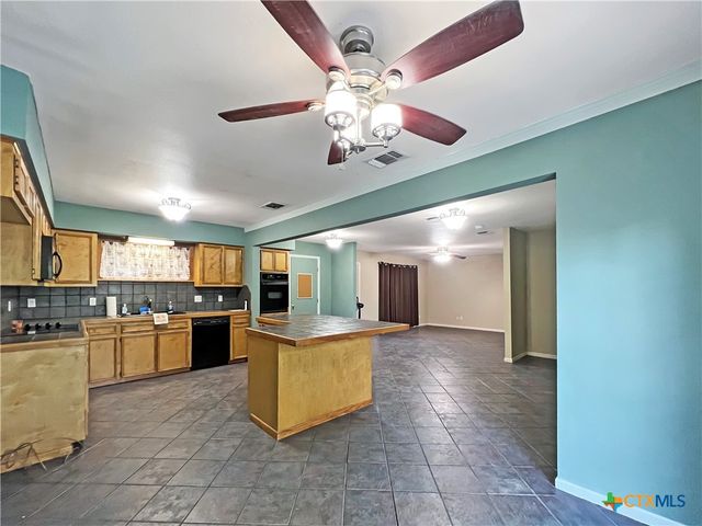 708 Ridgemont Lane, Gonzales, TX 78629