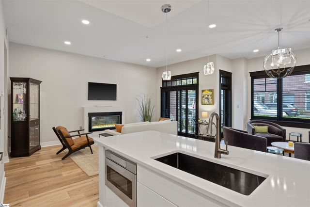 155 Riverplace Unit 109, Greenville, SC 29601