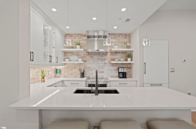 155 Riverplace Unit 109, Greenville, SC 29601